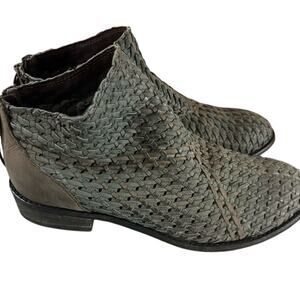 Rebels Vico Woven Leather Ankle Booties Boots Zips in Back Size 7.5  Gray/Tan